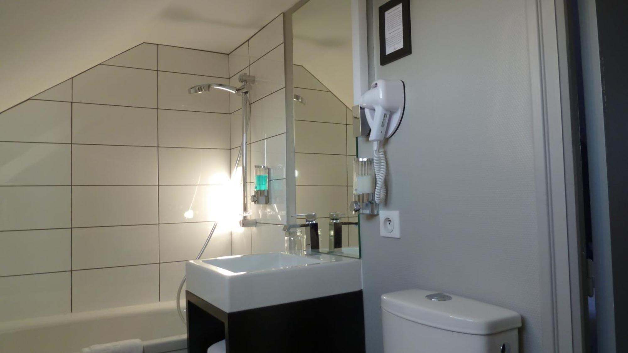 Astrid Hotel Ренн Екстер'єр фото