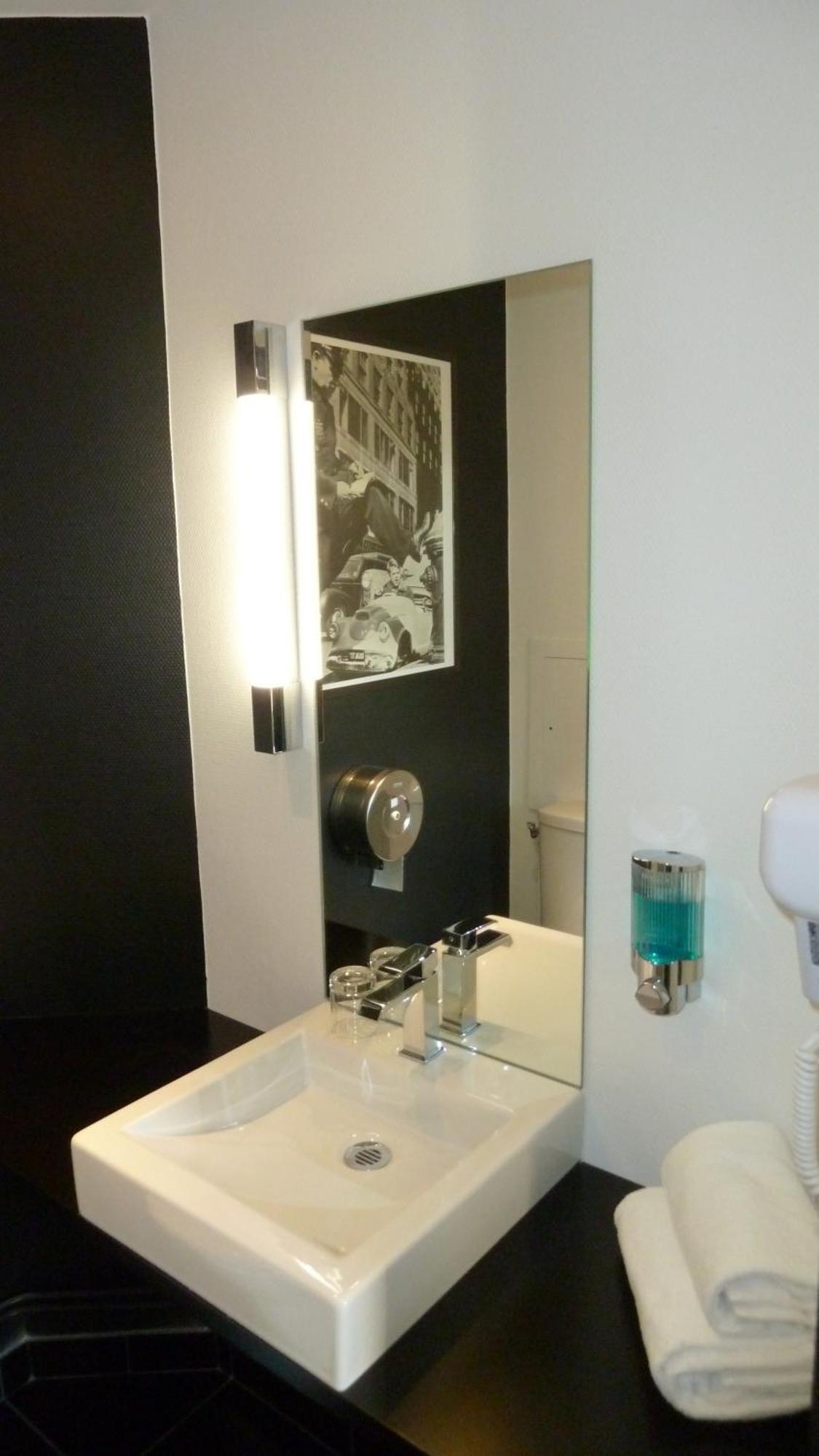 Astrid Hotel Ренн Екстер'єр фото